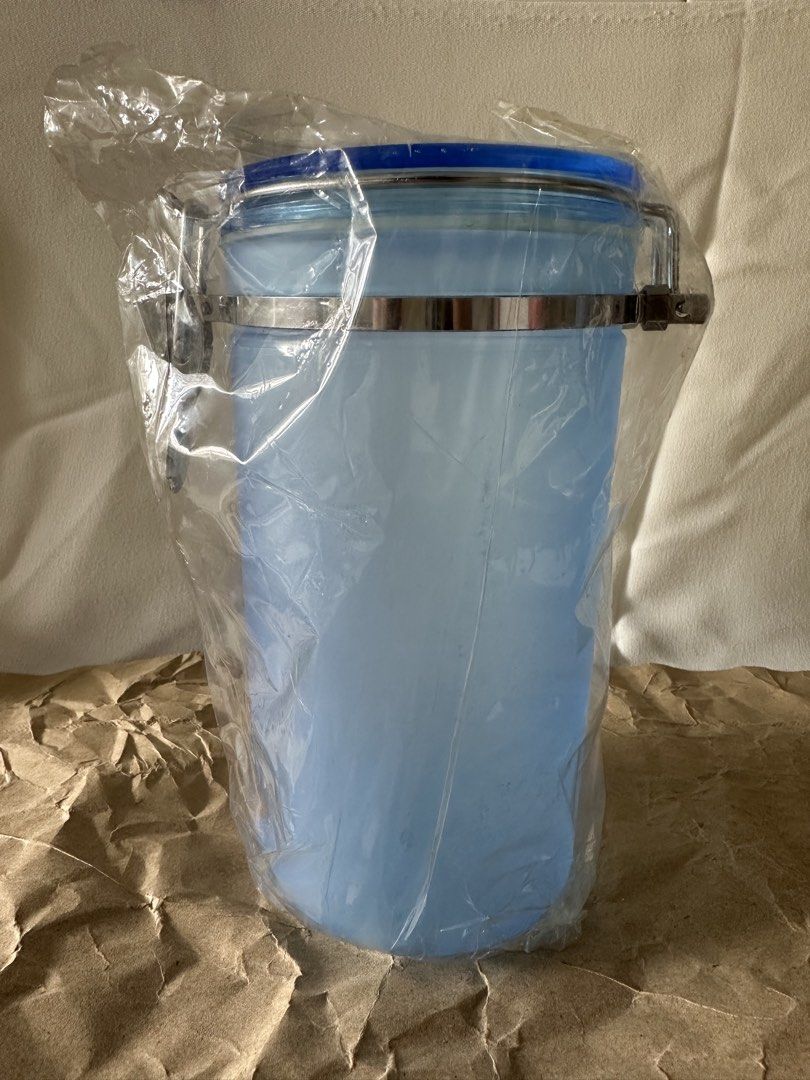 Yakult Blue Storage Container with Clip Lock Lid464683123427911682