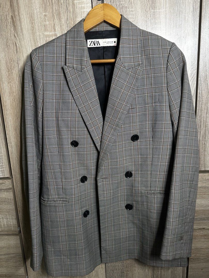 Zara Plaid Double-Breasted Blazer XS (Category: Coats, Jackets and Outerwear) located in Baguio. Submitted by ramosroch78721 (Listing ID 1440020298, Image 1). Description: - Classic plaid blazer from Zara - Double-breasted design with black buttons - Fully lined interior - Ideal for smart casual outfits.