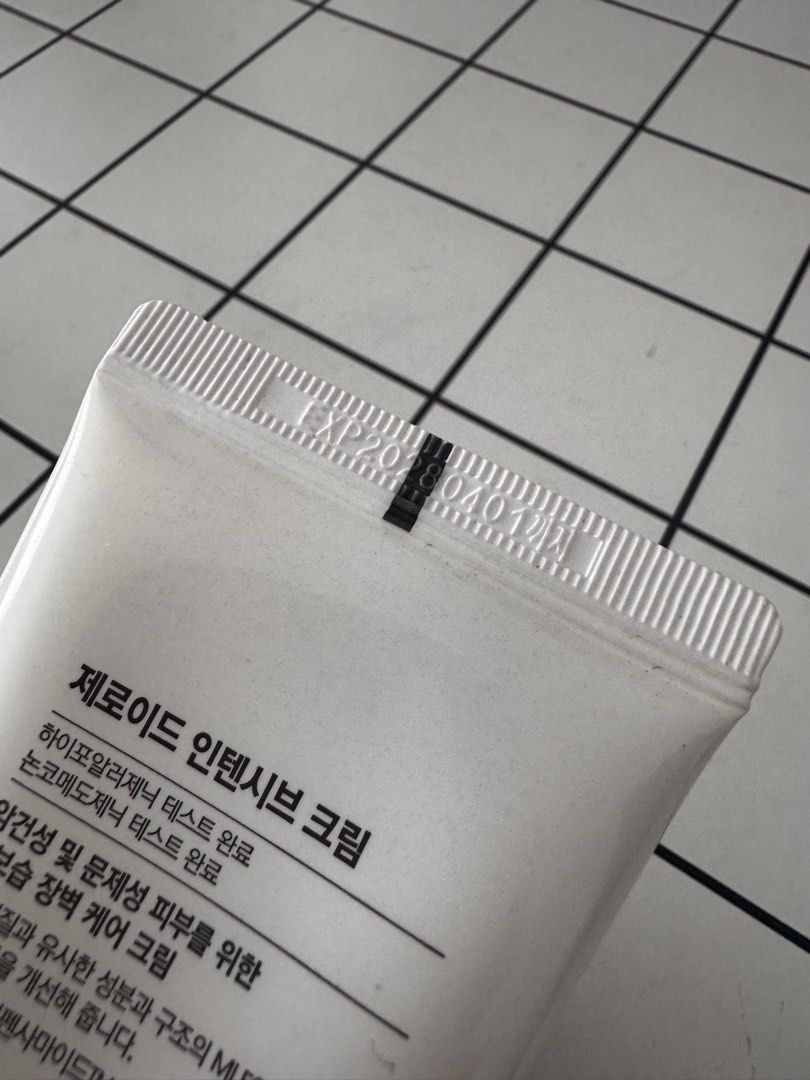 Zeroid Intensive Cream for Severe Dry & Disordered Skin (Category: Face Care) located in Antipolo. Submitted by msegoods (Listing ID 1439999222, Image 3). Description: -Bought in March 2026 -Used for a week only (Not a good match for me causes breakouts) -Expiration Date: April 1, 2028 (Check photo).