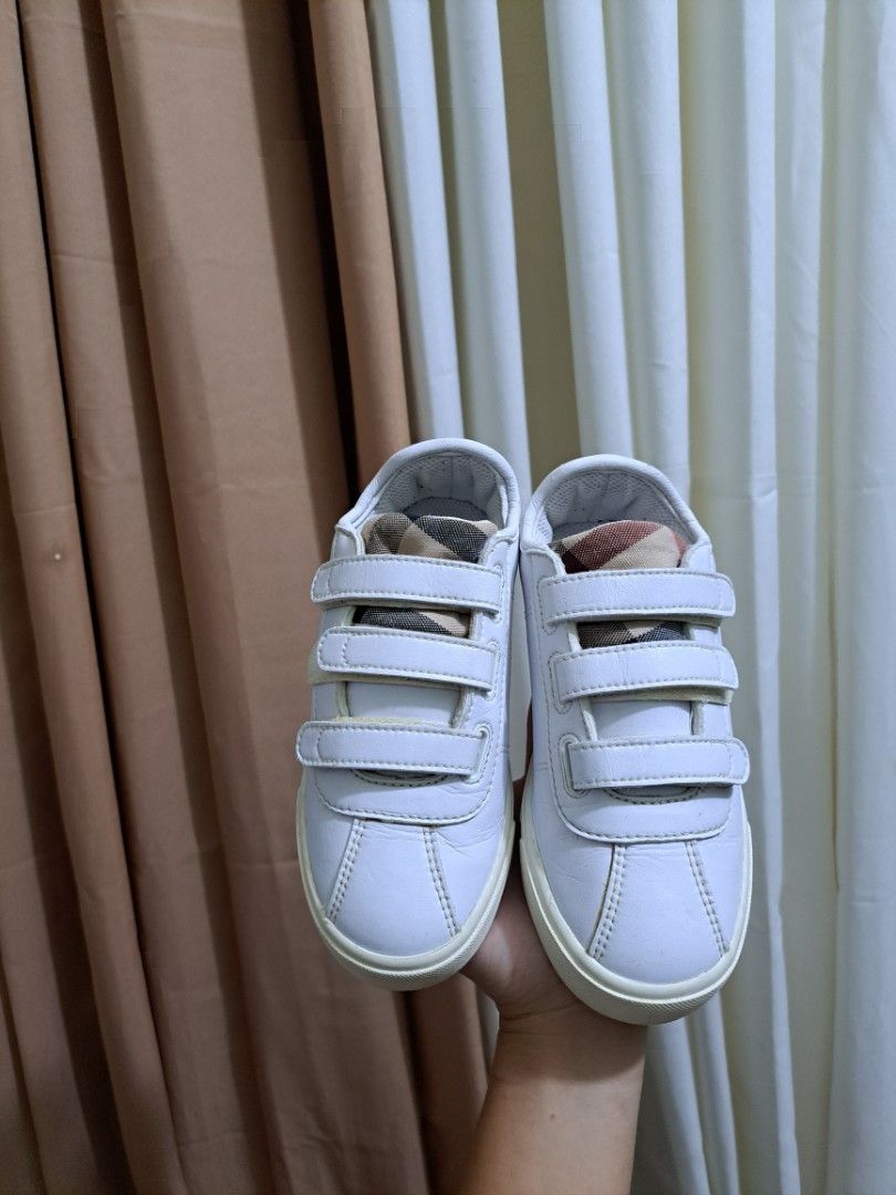 19cm original daks shoes,for kid (Category: Babies & Kids Fashion) located in Quezon City. Submitted by kimlynandaya (Listing ID 1440246515, Image 1). Description: .