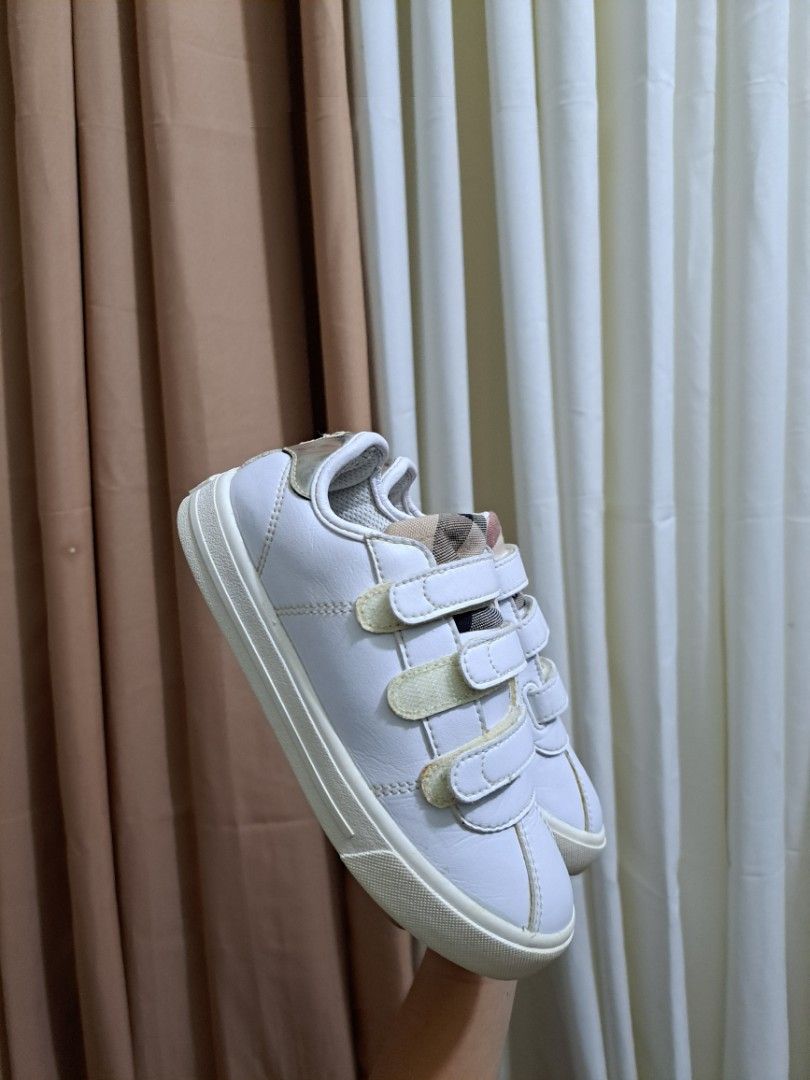 19cm original daks shoes,for kid (Category: Babies & Kids Fashion) located in Quezon City. Submitted by kimlynandaya (Listing ID 1440246515, Image 2). Description: .