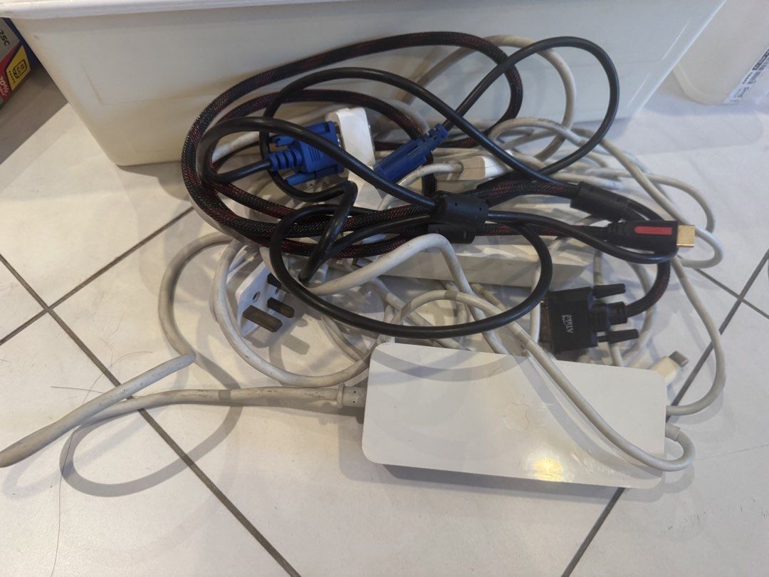 2 x old Apple Mac Mini Computers with Cables465752031756953603