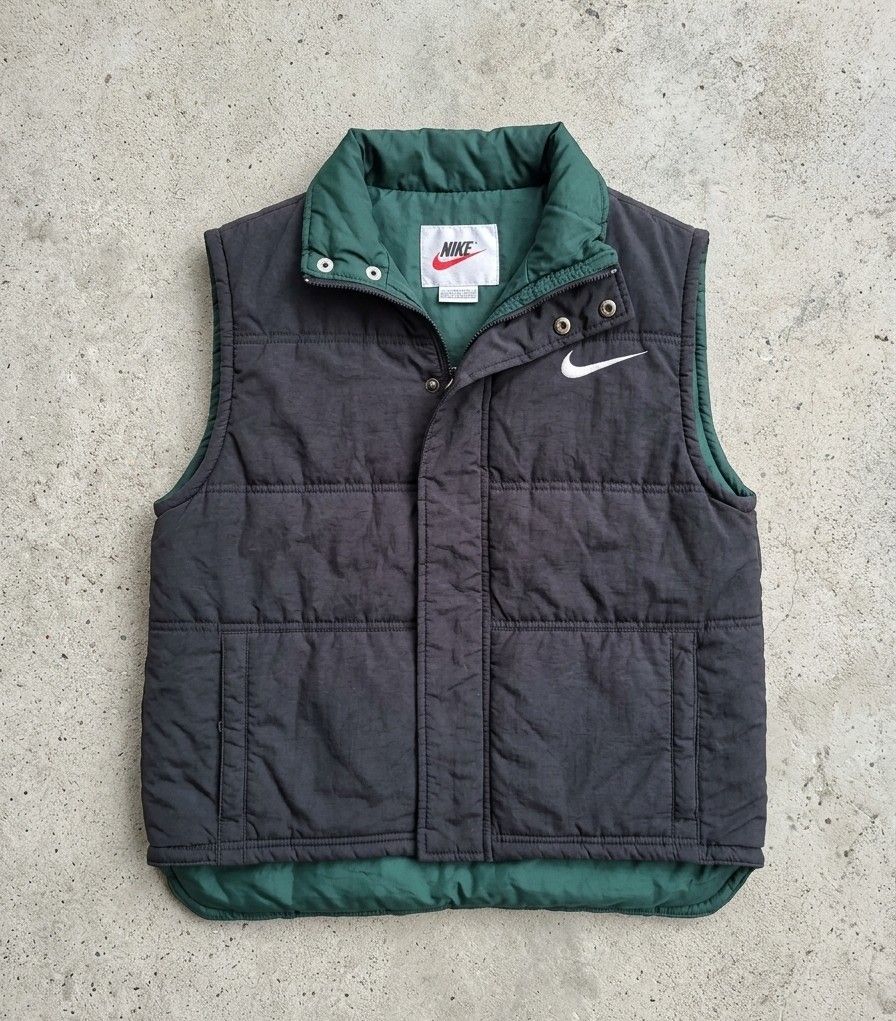 90s Vintage Nike Puffer vest (Category: Vests) located in Rodriguez. Submitted by madsthrft (Listing ID 1440373145, Image 1). Description: 90s Vintage Nike Puffer vest 🔥 Dimes: 20w/ front: 21.5L,back: 24L ( Can fit to Medium and Large ) condition: 9/10 color rate:9/10 1100 FREE SHIPPING ❗❗❗ • Color may vary due to lighting • Click each photos to see detail • need wash • Manage your expectations since thrifted 💸MOP: GCASH PAYMENT FIRST 🚛 COURIE