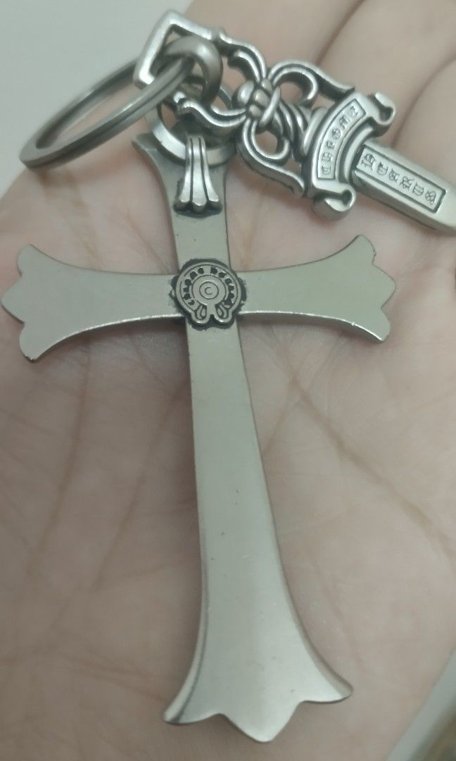 ✨ Rare Chrome Hearts Dagger and Cross keyring (Category: Luxury Accessories) located in Santa Rosa. Submitted by leShoppe (Listing ID 1440301551, Image 2). Description: .