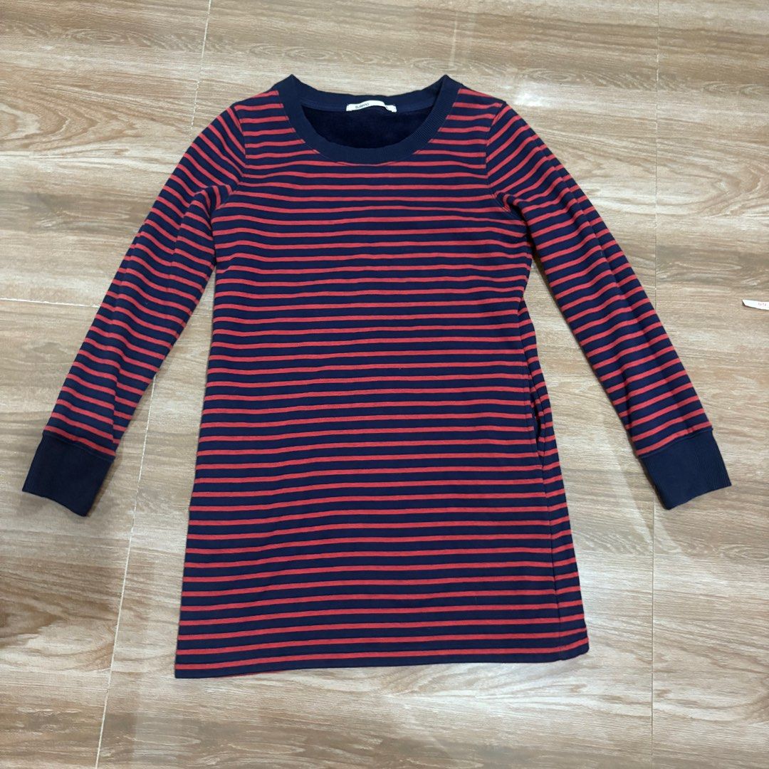 ; thick Baleno striped sweatshirt w/ pockets (Category: Longsleeves) located in Calamba. Submitted by malevolentstuffs (Listing ID 1440219252, Image 2). Description: Fit - LxW - 28x19 - M.