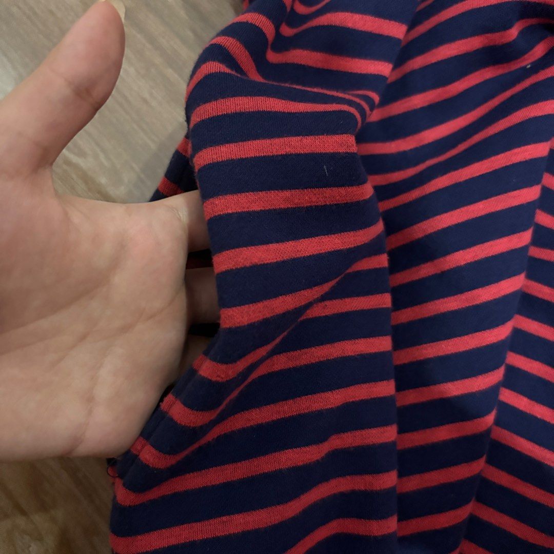 ; thick Baleno striped sweatshirt w/ pockets (Category: Longsleeves) located in Calamba. Submitted by malevolentstuffs (Listing ID 1440219252, Image 3). Description: Fit - LxW - 28x19 - M.
