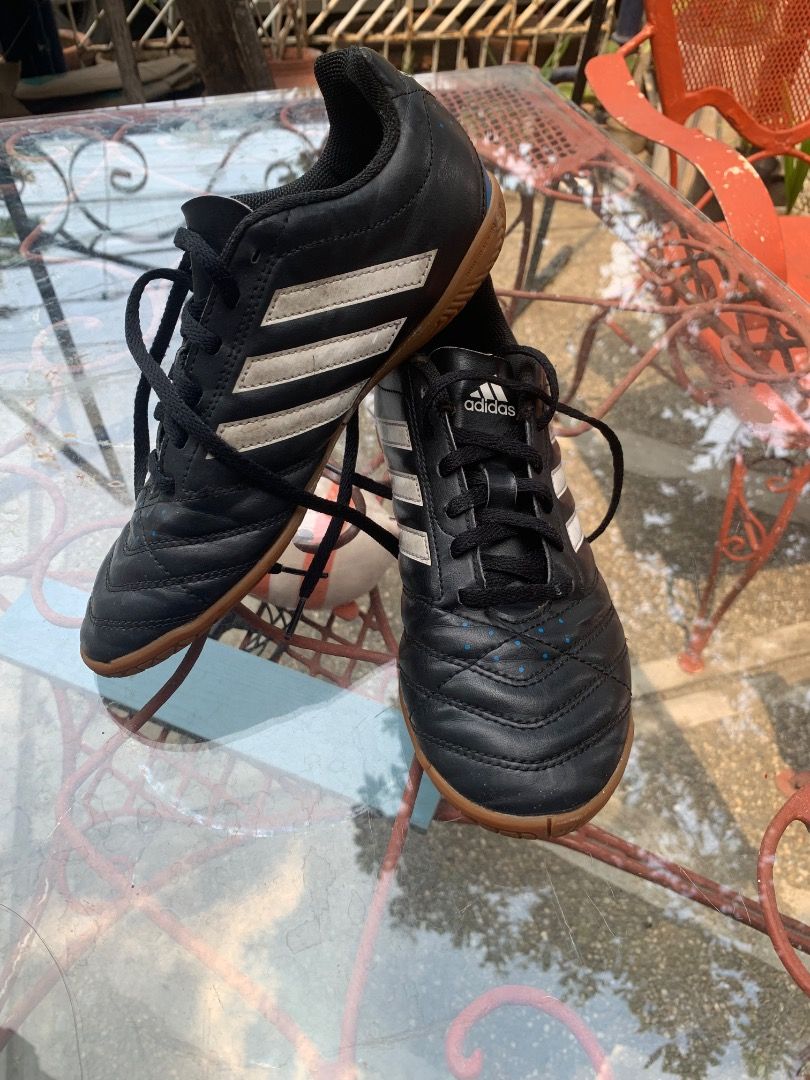 Adidas Futsal Shoes (Category: Racket and Ball Sports) located in Muntinlupa City. Submitted by ferinnvsq46365 (Listing ID 1440243083, Image 3). Description: - Black Adidas futsal shoes - Designed for indoor futsal - Durable rubber sole for traction - Features iconic Adidas logo - Perfect for training and games on artificial surfaces - Size: US 5 .