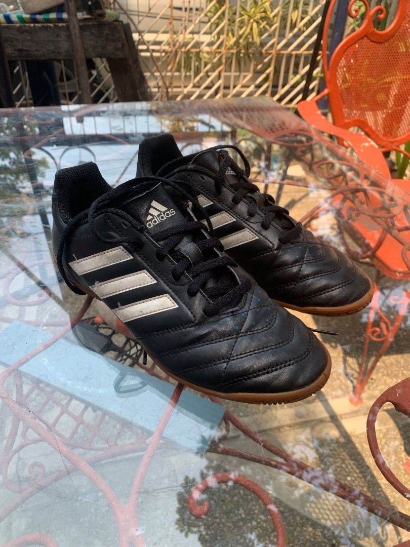 Adidas Futsal Shoes (Category: Racket and Ball Sports) located in Muntinlupa City. Submitted by ferinnvsq46365 (Listing ID 1440243083, Image 1). Description: - Black Adidas futsal shoes - Designed for indoor futsal - Durable rubber sole for traction - Features iconic Adidas logo - Perfect for training and games on artificial surfaces - Size: US 5 .