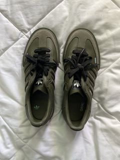 (Category: ) located in . Submitted by ashwardrobe96 (Listing ID 1440223476, Image 1). Description: .