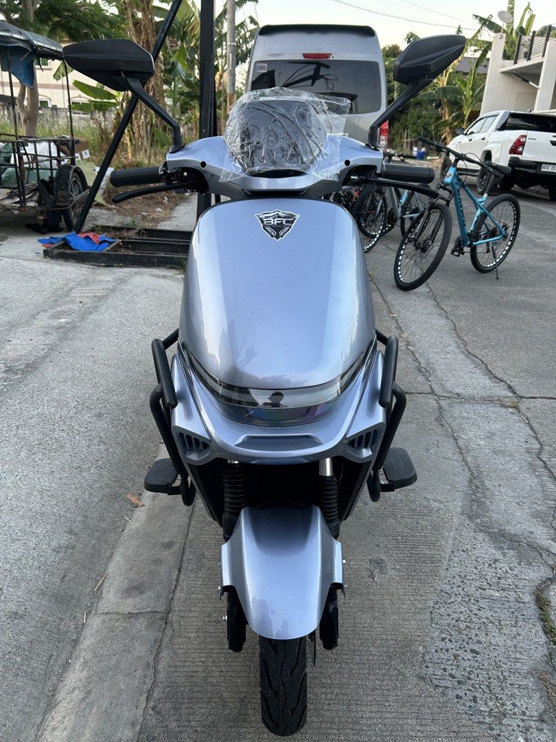 Affordable 3 wheels ebike (Category: Bicycles) located in Manila. Submitted by jo.yu1223 (Listing ID 1440382938, Image 2). Description: - Stylish 3-wheel e-bike - Designed for convenience and stability - Features a spacious rear storage compartment - Ideal for daily commutes and errands - Eco-friendly transportation solution FEATURES •Front Hydraulic Disc brakes •Range: 35-45km •Tire: 3.0 X 10.0 Tubeless •Capacity: 250kg load weight •Battery: 60v