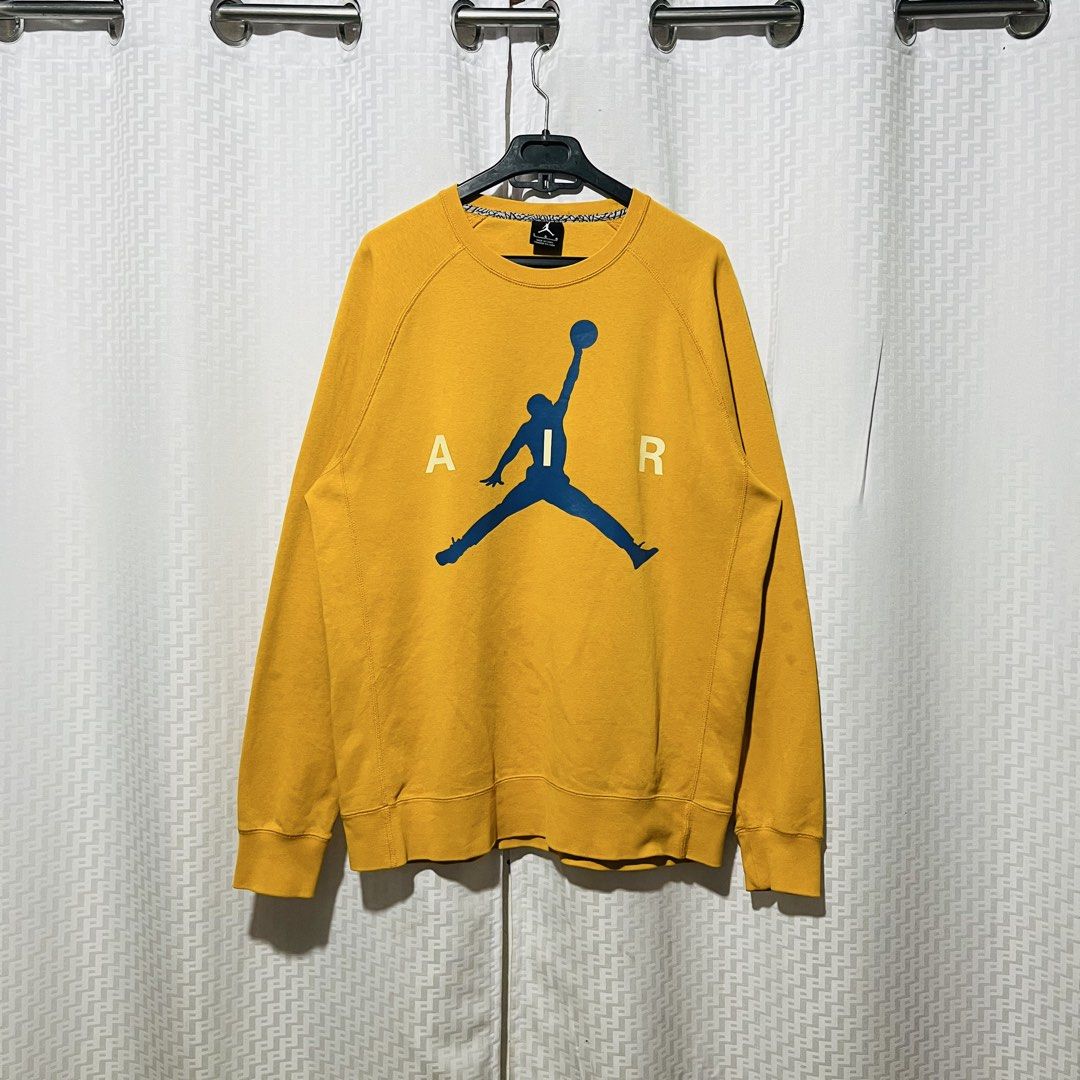 AIR JORDAN JUMPMAN CREWNECK (Category: Coats, Jackets and Outerwear) located in Taguig. Submitted by selectthebest (Listing ID 1440316027, Image 1). Description: AIR JORDAN JUMPMAN CREWNECK AUTHENTIC SIZE: LARGE DIMES: 23X28 EXCELLENT CONDITION NO ISSUE TAGUIG CITY LOCATION PM ME📩.