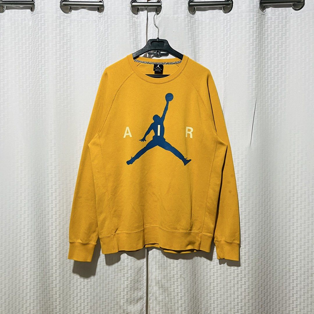 AIR JORDAN JUMPMAN CREWNECK (Category: Coats, Jackets and Outerwear) located in Taguig. Submitted by selectthebest (Listing ID 1440316027, Image 2). Description: AIR JORDAN JUMPMAN CREWNECK AUTHENTIC SIZE: LARGE DIMES: 23X28 EXCELLENT CONDITION NO ISSUE TAGUIG CITY LOCATION PM ME📩.