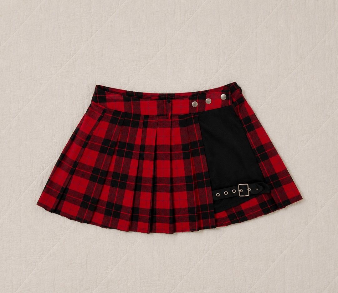alt/punk y2k red & black skirt (Category: Skirts) located in Quezon City. Submitted by eya_fits (Listing ID 1440373872, Image 1). Description: .