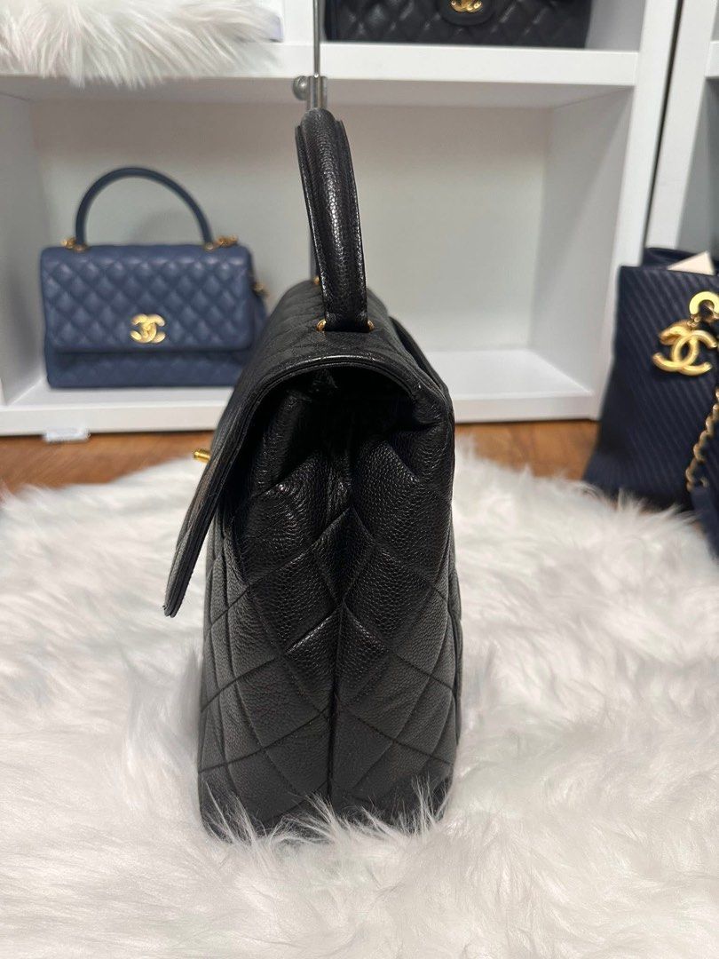 Authentic Chanel Kelly Caviar (Category: Luxury Bags & Wallets) located in Quezon City. Submitted by jhaediah (Listing ID 1386838745, Image 3). Description: original preloved with minimal sign of used No major flaws Free pabitbit Korea - need fully paid before paship Pinas.