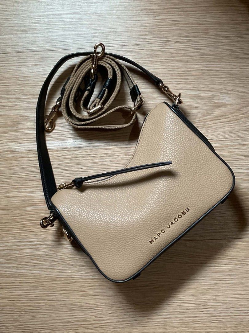 Authentic Marc Jacobs Two tone Drifter Bag (Category: Luxury Bags & Wallets) located in Manila. Submitted by gatrading (Listing ID 1440270319, Image 1). Description: RFS: Upgrade.