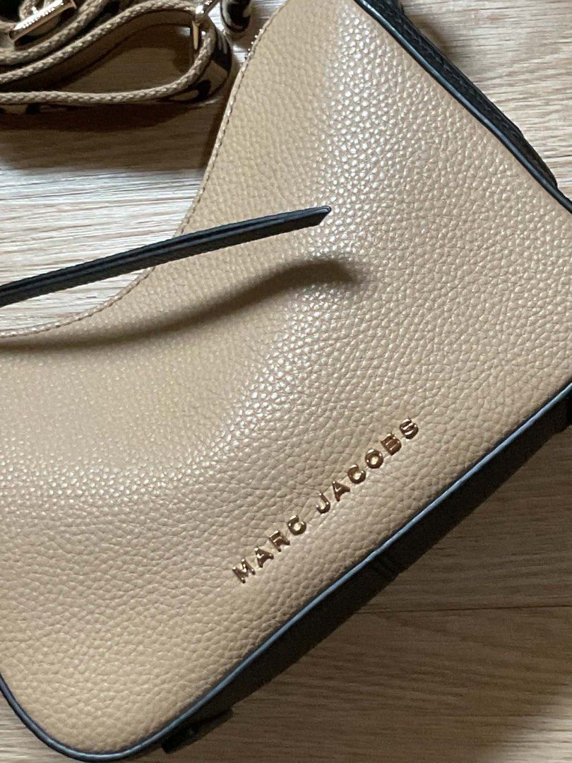Authentic Marc Jacobs Two tone Drifter Bag (Category: Luxury Bags & Wallets) located in Manila. Submitted by gatrading (Listing ID 1440270319, Image 2). Description: RFS: Upgrade.