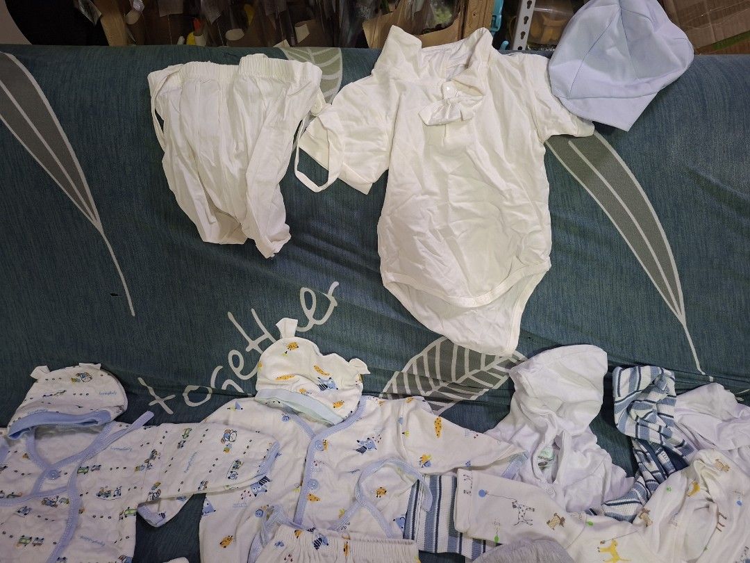 Baby Clothes Bundle - Bodysuits, Pajamas, Hats (Category: Babies & Kids Fashion) located in Manila. Submitted by anix_box (Listing ID 1440275586, Image 2). Description: frog suit and 1c for newborn 💸700pesos 7pcs overall For take all only 📍Location: Tondo Manila ⭐ NO PHYSICAL STORE ⭐ Ships Nationwide ⭐ Shipping fee shouldered by the buyer ⭐ Payment first in big items ⭐ Lalamove ⭐ Flash Express ⭐ Other Mode of Payment: GCASH ⭐ CARGO or BUS SHIPM