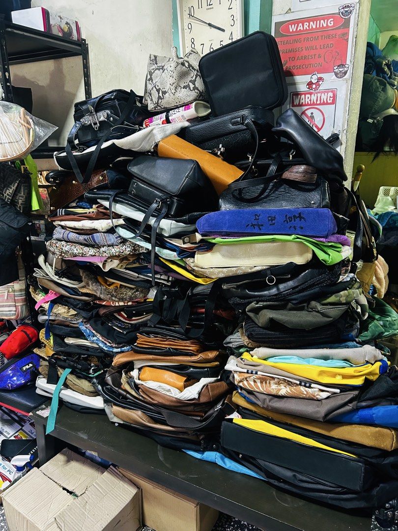 🇯🇵BAG FOR TAKE ALL 215PCS (Category: Community) located in Manila. Submitted by starbalesukandjapansurplus (Listing ID 1440225720, Image 1). Description: For take all 🇯🇵BAGS 215PCS.