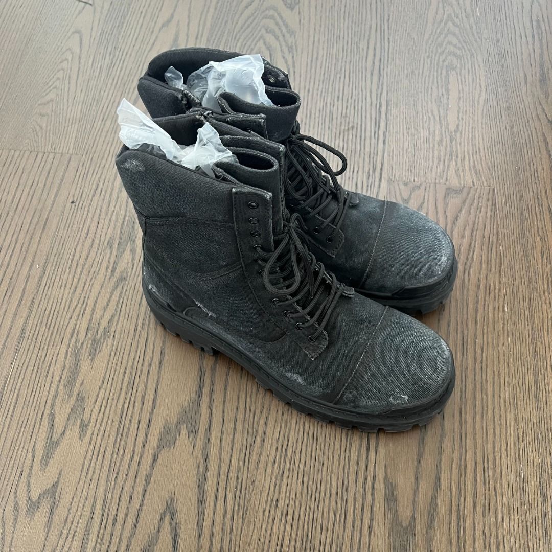 Balenciaga Strike Canvas Boots(Black) (Category: Sneakers & Footwear) located in Makati City. Submitted by donda.archives (Listing ID 1440237764, Image 3). Description: MVT (if you know, you know) Cotton canvas Lace-up boot Extra round toe Washed and worn-out effect 20mm arch The price speaks for itself, Retail costs $1250. -Deposit required -No cancellation, return & refund Sizes 40-45 are available Please message me for more details e.g.(Compar