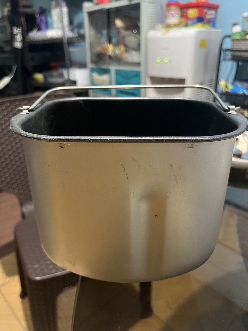 Baumann Living Bread Maker BM-BM4405GS (Category: Other Kitchen Appliances) located in Quezon City. Submitted by deadshotdrazen (Listing ID 1440350242, Image 3). Description: - Baumann Living Bread Maker, Model BM-BM4405GS - Loaf sizes: 1.5lb or 2lb - 14 versatile settings: Basic, French, Whole Wheat, Sweet, Ultra Fast, Dough, Gluten-Free, Cake, Sandwich, Jam, Yogurt, Bake - Quick and easy operation - Includes bread pan and kneading blade Not use