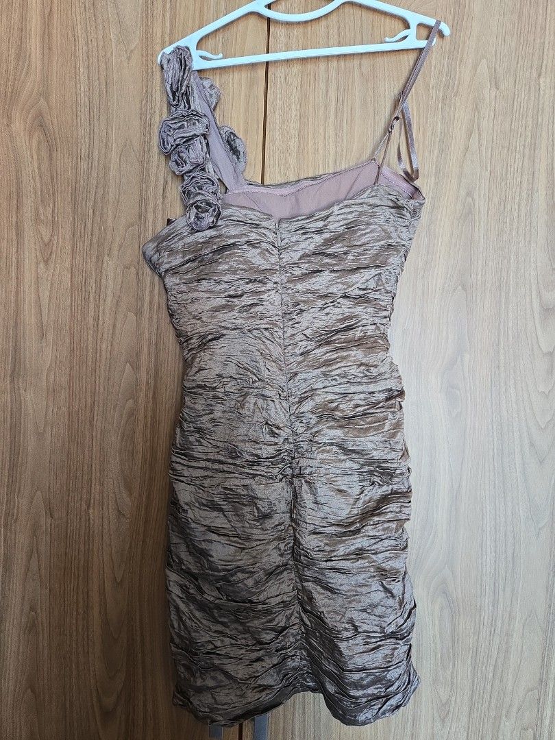 BCBG maxazria cocktail dress (Category: Dresses) located in Pasig City. Submitted by izzy0202 (Listing ID 1440223004, Image 2). Description: - Elegant ruched design that flatters your silhouette. - Delicate floral embellishments on the shoulder strap for a feminine touch. - Sophisticated textured fabric, ideal for special occasions. - Unique and standout design..