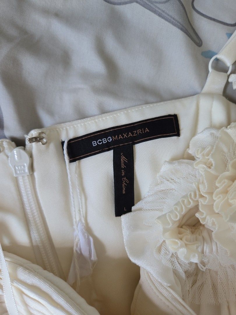 BCBGMAXAZRIA White Ruffled Strapless Dress (Category: Dresses) located in Pasig City. Submitted by izzy0202 (Listing ID 1440224288, Image 3). Description: - White strapless dress by BCBGMAXAZRIA - Ruffled neckline - Ruched bodice - Flowy skirt - Back zipper closure .