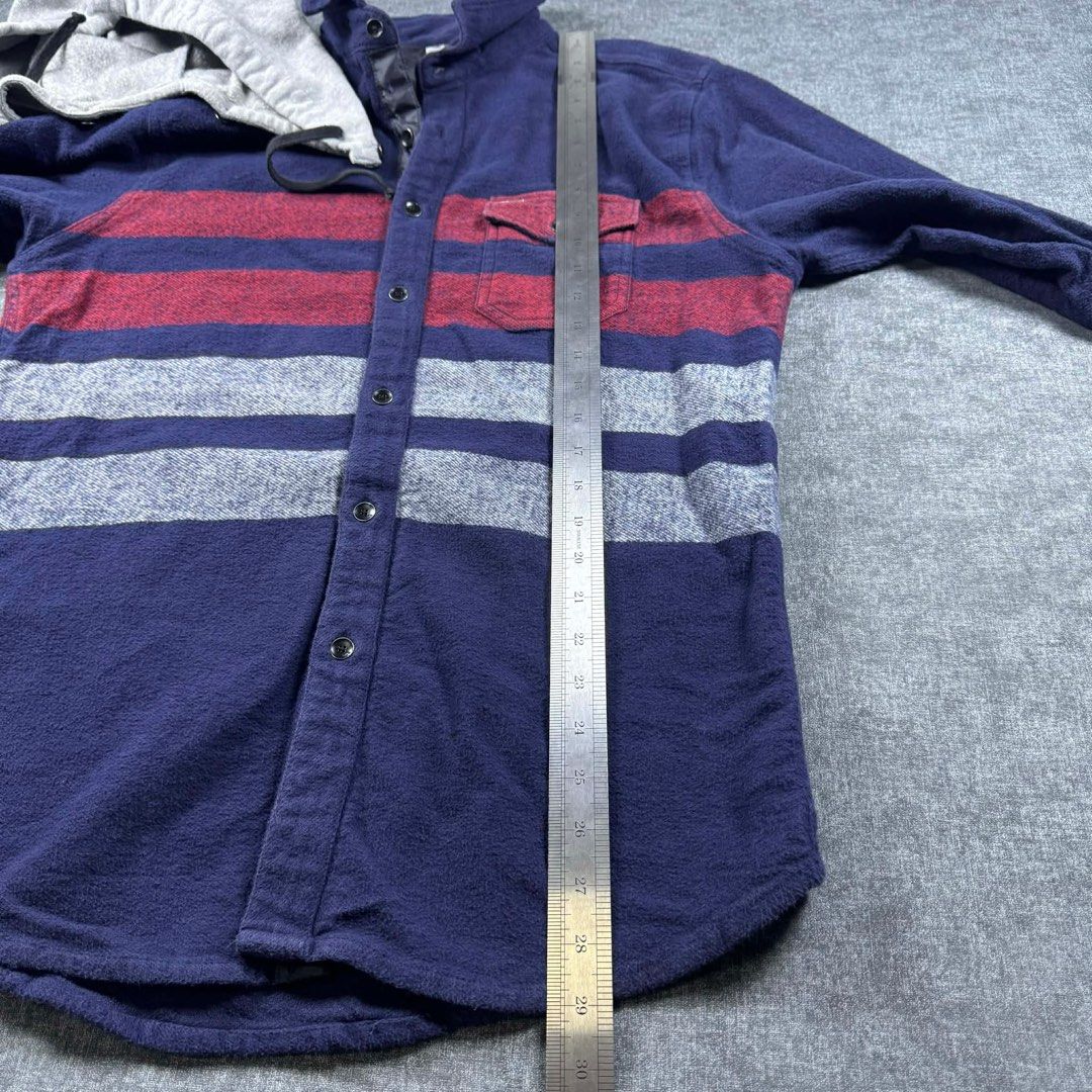 Billabong Detachable Hoodie (Category: Coats, Jackets and Outerwear) located in Manila. Submitted by emvishop (Listing ID 1440263118, Image 3). Description: Billabong Detachable Hoodie Price: PHP 400 Size: Large Dimension: 21 x 29 Condition: Good Condition Store SKU: IHM0001 Please don’t hesitate to message us for inquiries or assistance with your transaction. (take note that the color may appear different due to lighting conditions).