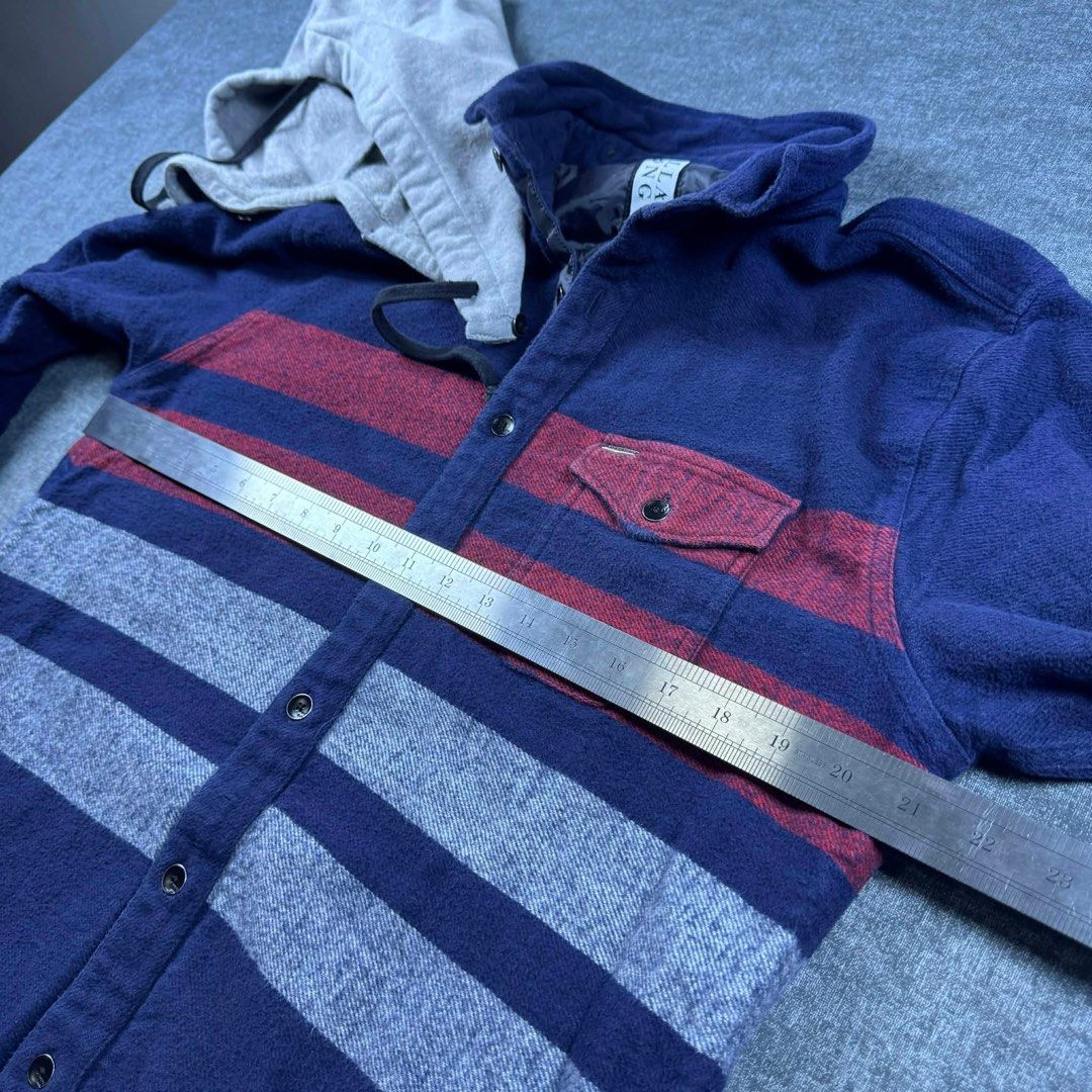 Billabong Detachable Hoodie (Category: Coats, Jackets and Outerwear) located in Manila. Submitted by emvishop (Listing ID 1440263118, Image 2). Description: Billabong Detachable Hoodie Price: PHP 400 Size: Large Dimension: 21 x 29 Condition: Good Condition Store SKU: IHM0001 Please don’t hesitate to message us for inquiries or assistance with your transaction. (take note that the color may appear different due to lighting conditions).