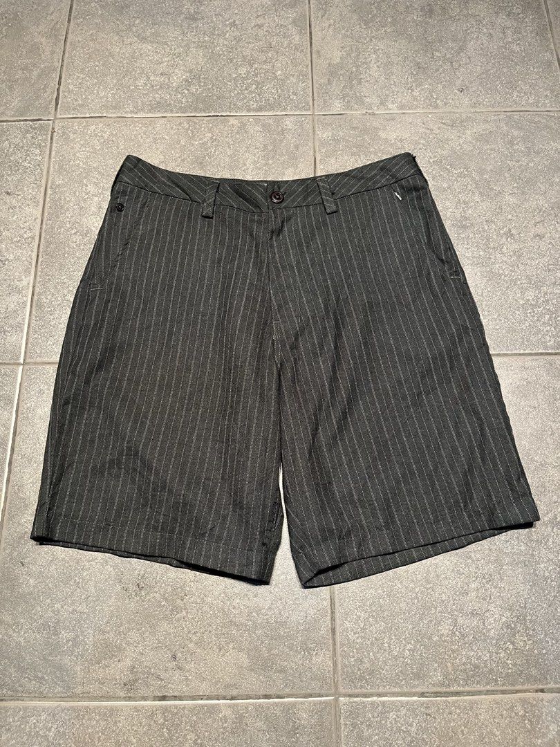 Billabong Shorts (Category: Shorts) located in Taguig. Submitted by nardselect (Listing ID 1440346938, Image 1). Description: Billabong Shorts - Tag Size: 34 - Waist: 36 - Length: 22 - Leg open: 12 - Flaws: None.