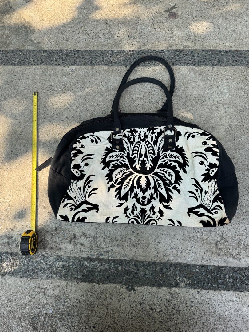 Black and White Damask Tote Bag (Category: Tote Bags) located in San Juan City. Submitted by outwithit (Listing ID 1440332539, Image 2). Description: Dm for more information -More pictures about the product -Close up pictures -Type of material RFS: Decluttering Can negotiate if buying 2 or more items Delivery fee will be shouldered by buyer Strictly payment first if delivery/ No COD Manage expectations Has some rusting on the metal parts.