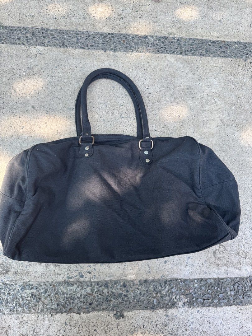 Black and White Damask Tote Bag (Category: Tote Bags) located in San Juan City. Submitted by outwithit (Listing ID 1440332539, Image 3). Description: Dm for more information -More pictures about the product -Close up pictures -Type of material RFS: Decluttering Can negotiate if buying 2 or more items Delivery fee will be shouldered by buyer Strictly payment first if delivery/ No COD Manage expectations Has some rusting on the metal parts.