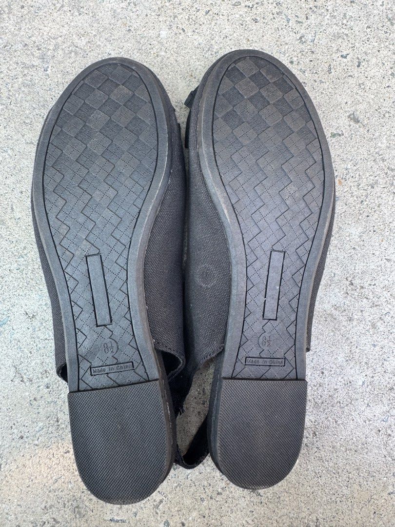 Black flats with a bow (Category: Flats & Sandals) located in San Juan City. Submitted by outwithit (Listing ID 1440329964, Image 2). Description: Dm for more information -More pictures about the product -Close up pictures -Type of material RFS: Decluttering Can negotiate if buying 2 or more items Delivery fee will be shouldered by buyer Strictly payment first if delivery/ No COD .