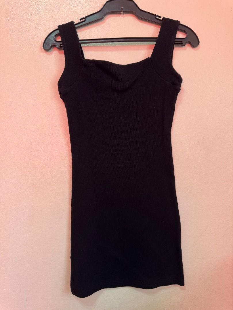 Black Ribbed Sleeveless Mini Dress (Category: Dresses) located in Paranaque City. Submitted by renscloset0929 (Listing ID 1440235465, Image 1). Description: - Little black dress - Flattering square neckline - Thick straps, sleeveless design.