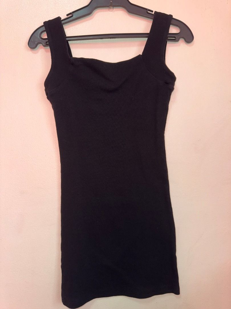 Black Ribbed Sleeveless Mini Dress (Category: Dresses) located in Paranaque City. Submitted by renscloset0929 (Listing ID 1440235465, Image 2). Description: - Little black dress - Flattering square neckline - Thick straps, sleeveless design.