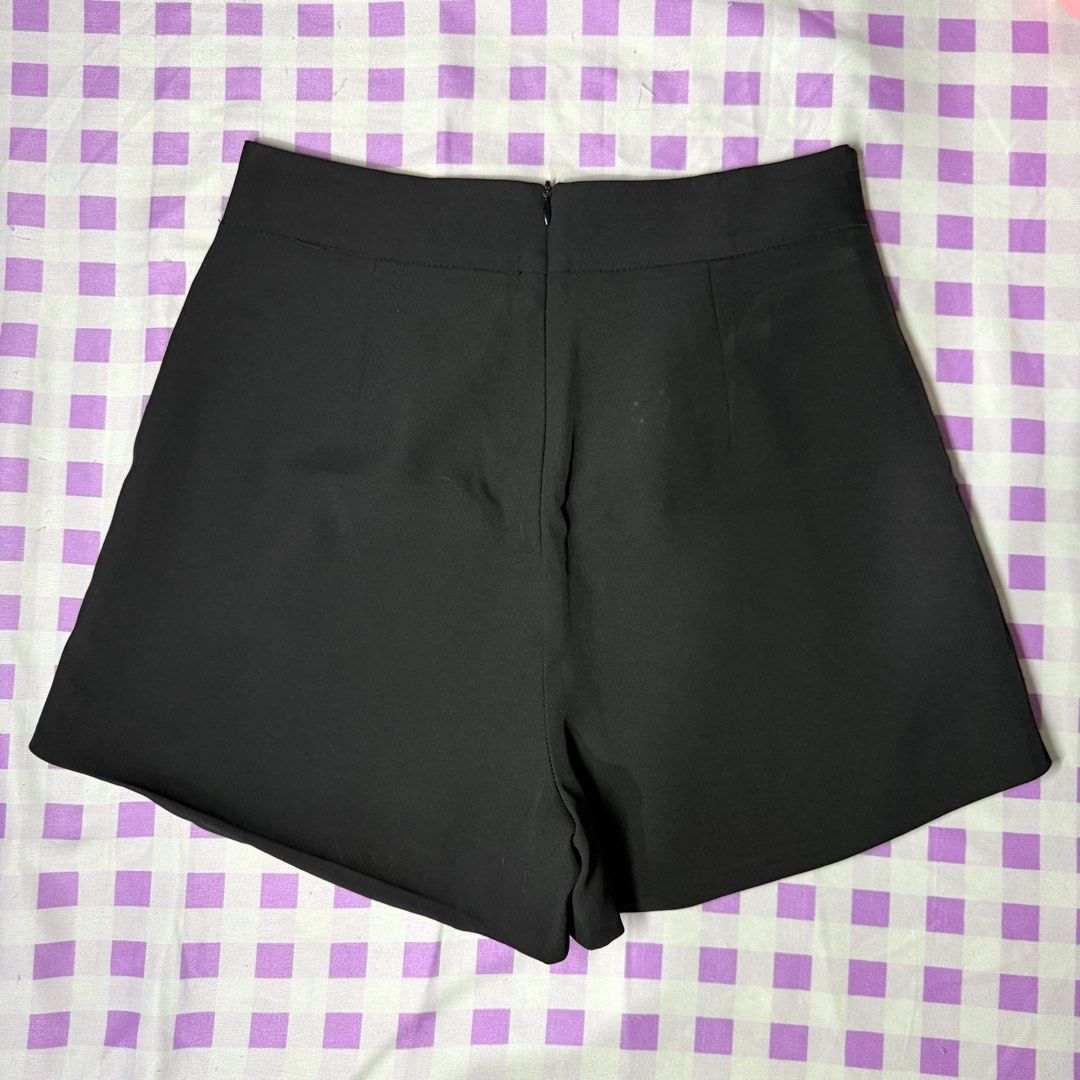 Black Skort with Rhinestone (M) (Category: Shorts) located in Tarlac. Submitted by milkshakeee_ (Listing ID 1440353028, Image 3). Description: Size: 27-28 | Length: 14 | Hips: 36-37 Washed & Ready to wear 🌸 NO WHEN WORN! Location: Tarlac City MOP: Gcash Ship thru J&T.
