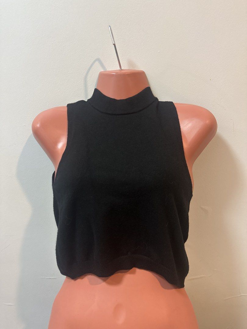 Black Sleeveless Mock Neck Crop Top (Category: Sleeveless) located in Las Pinas. Submitted by Mkdot (Listing ID 1440266315, Image 1). Description: - Black sleeveless crop top - Mock neck design - Ribbed knit fabric - Best fits size Small to Medium - Ideal for layering or wearing alone - A versatile addition to any wardrobe.
