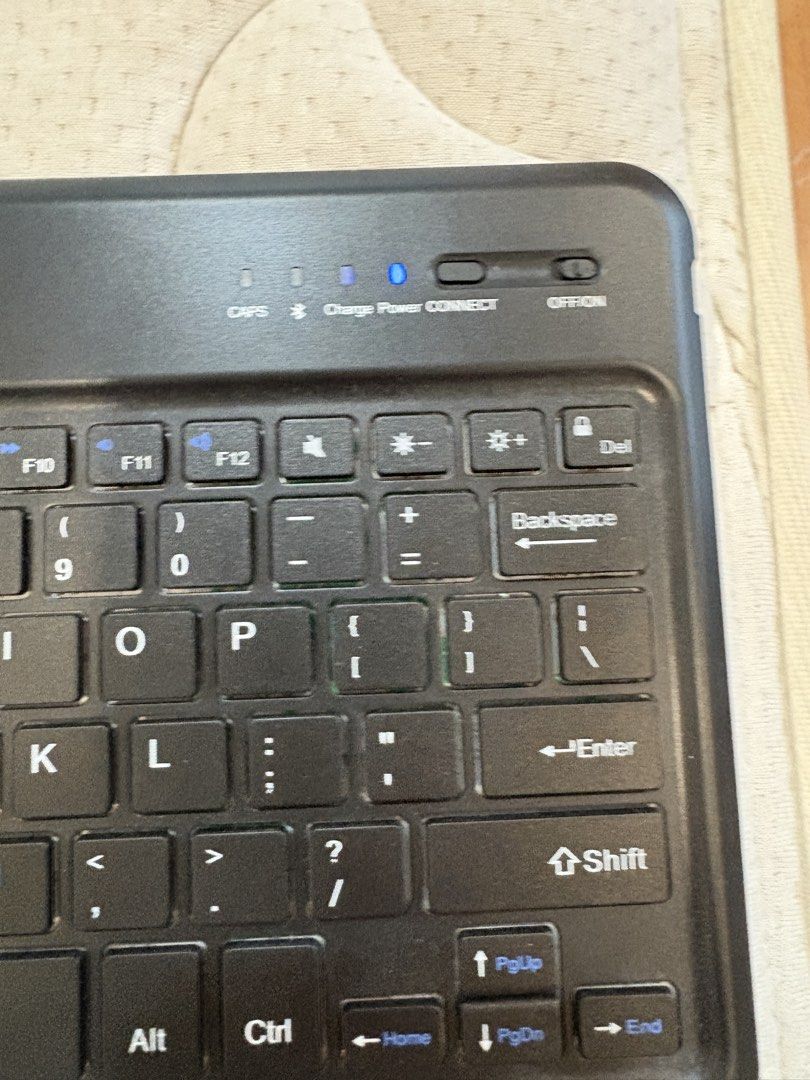 Bluetooth Keyboard with USB-C charging port465859699363041283