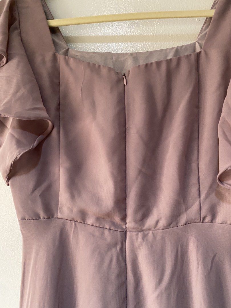 Bridesmaid Square Neck Flutter Sleeve Maxi Dress (Category: Dresses) located in Manila. Submitted by likelykei (Listing ID 1440380902, Image 2). Description: - Used once. - 36B/28Waist/39Length - Flowy maxi dress - Square neckline - Flutter sleeves - Back zipper closure - Flowy skirt - Ideal for events and parties - Comfortable and chic design.