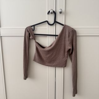 (Category: ) located in . Submitted by mywardrobe6 (Listing ID 1440319638, Image 1). Description: .