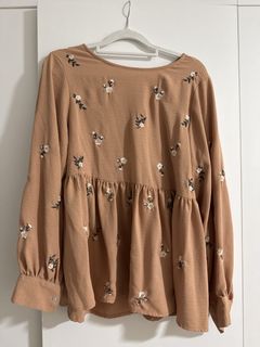 (Category: ) located in . Submitted by closetaddicts (Listing ID 1440307398, Image 1). Description: .