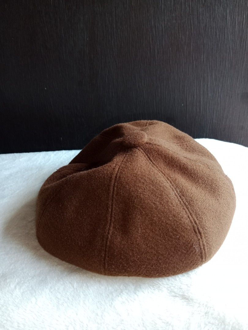 Brown Newsboy Cap Baker Boy Hat (Category: Caps & Hats) located in Manila. Submitted by angeloarce64172 (Listing ID 1440249393, Image 2). Description: - Stylish brown newsboy cap - Vintage flair and classic design - Rounded crown and short brim - Comfortable black fabric lining - Versatile for casual and semi-formal occasions.
