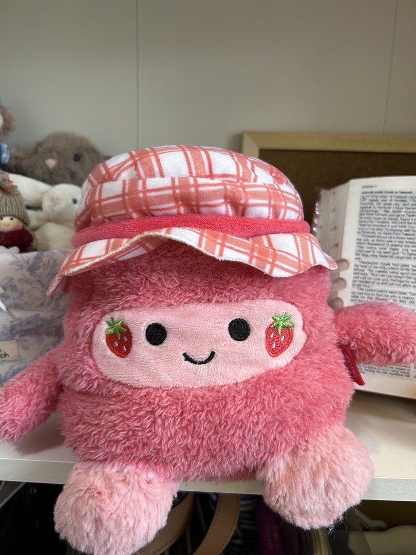 Bum Bumz Strawberry Jam Plush Toy (Category: Plushies & Soft Toys) located in Las Pinas. Submitted by withereespoon (Listing ID 1440252697, Image 1). Description: bought this for 450 in toys r us! no stains or whatsoever, kept it in a plastic kasi :p 📍las piñas can nego payo.