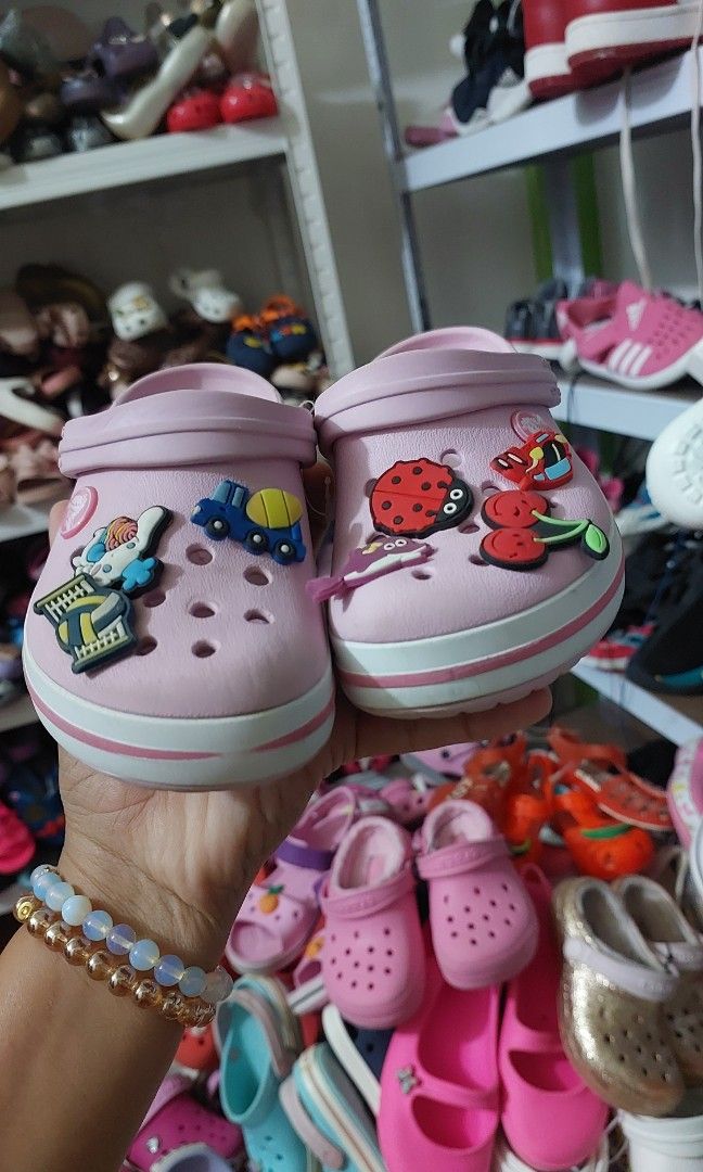 C10@ 16½ cm original crocs kids (Category: Babies & Kids Fashion) located in Quezon City. Submitted by kimlynandaya (Listing ID 1440324218, Image 3). Description: .