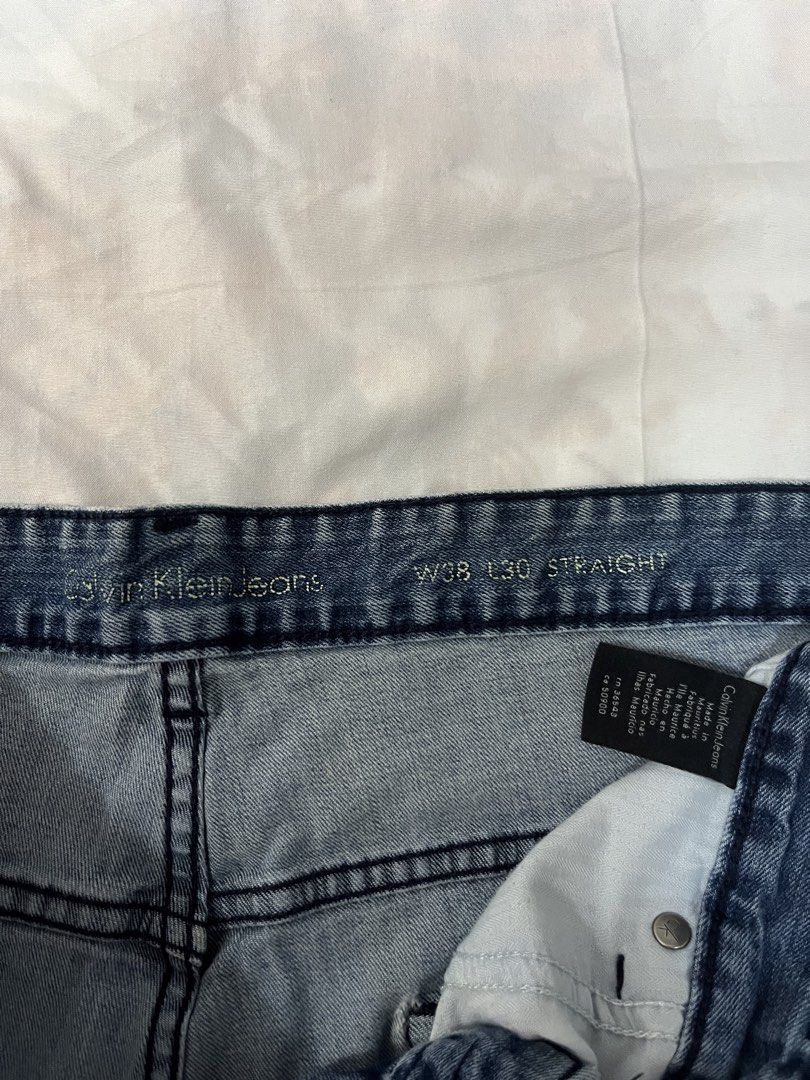 Calvin Klein Straight Mens Jeans (Category: Jeans) located in San Simon. Submitted by itsyoboikristof (Listing ID 1440207173, Image 2). Description: Issue: See last pic.