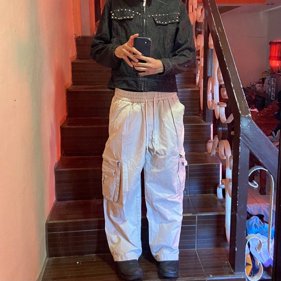 CARGO OFFWHITE JOGGER BAGGY PANTS (Category: Jeans) located in Manila. Submitted by sh1nryujin (Listing ID 1440320017, Image 1). Description: size : 26-32 rise : 11.5 thigh : 14 length : 37 hem : 10.