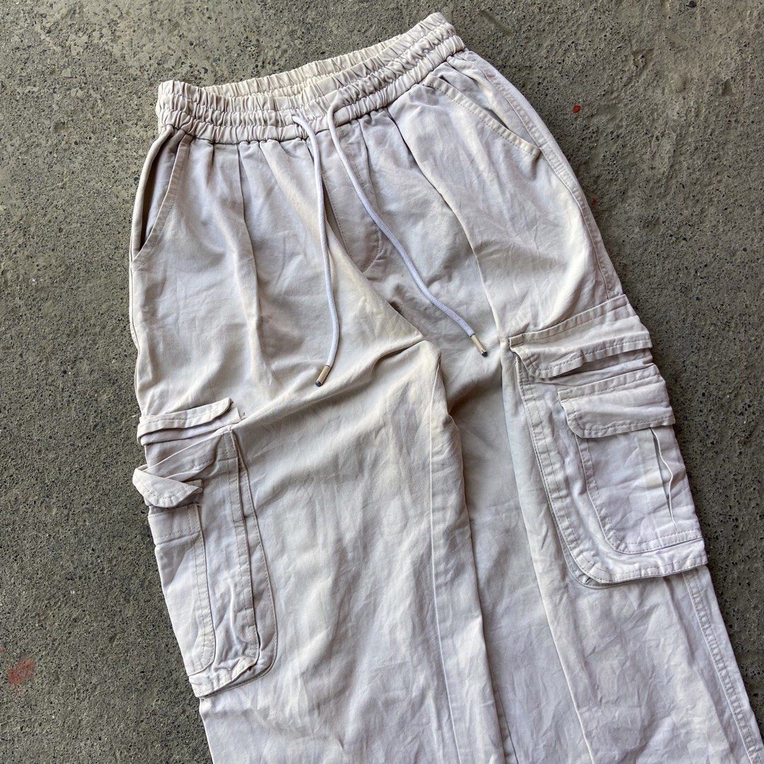 CARGO OFFWHITE JOGGER BAGGY PANTS (Category: Jeans) located in Manila. Submitted by sh1nryujin (Listing ID 1440320017, Image 3). Description: size : 26-32 rise : 11.5 thigh : 14 length : 37 hem : 10.