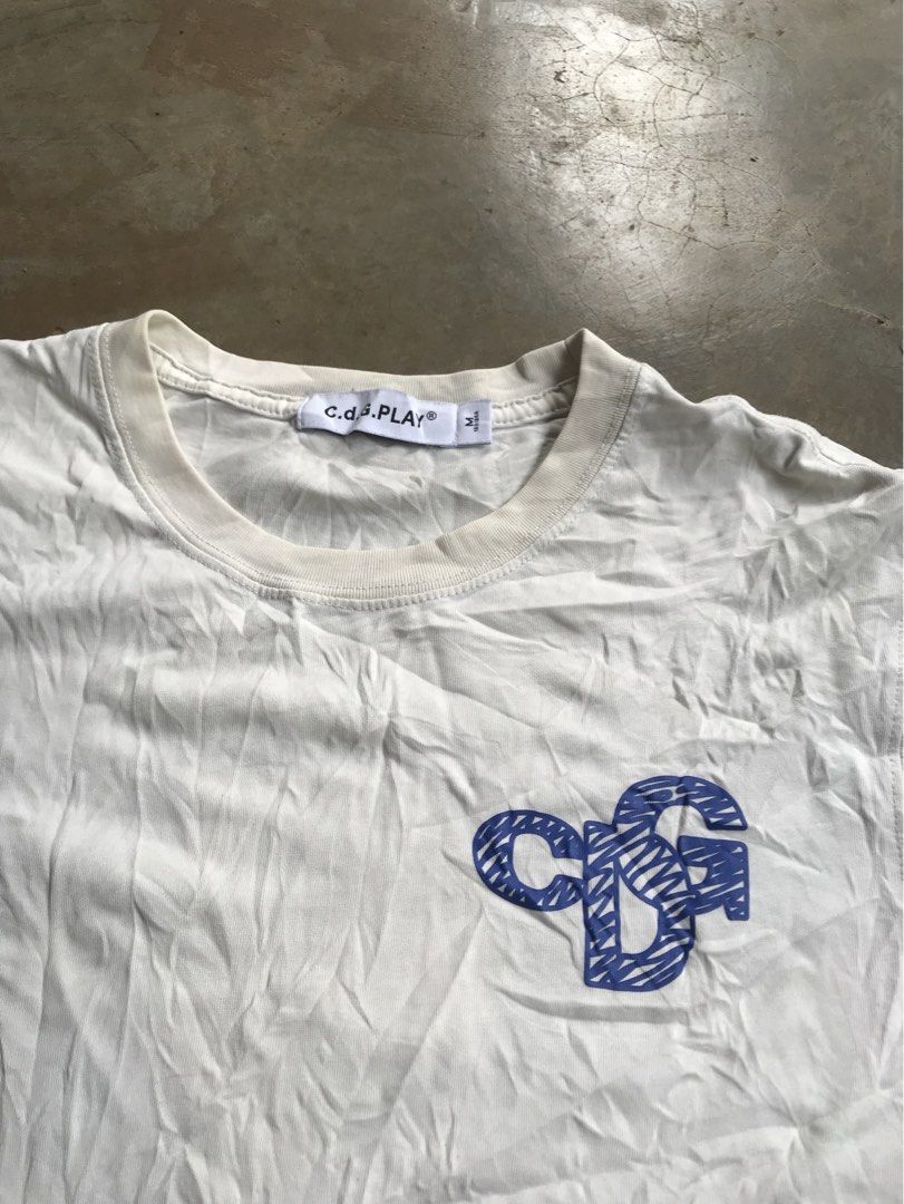 CDG PLAY (Category: Shirts) located in Aurora. Submitted by thrillthriftfinds123 (Listing ID 1440333530, Image 2). Description: CDG PLAY SIZE MEDIUM ON TAG NO ISSUE GOOD CONDITION 9.5 COLOR RATE .