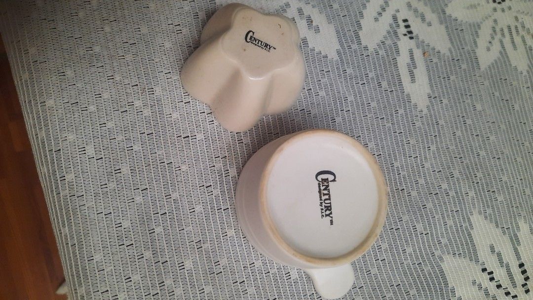 Ceramic small baking dish century 2 pcs (Category: Bakeware) located in Manila. Submitted by luckycharm_215 (Listing ID 1440268831, Image 2). Description: 2 pcs.