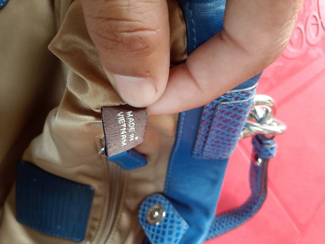 Coach Blue Leather Shoulder Bag with Turnlock Closure (Category: Luxury Bags & Wallets) located in Iloilo. Submitted by janillthrifted (Listing ID 1440205092, Image 3). Description: - Authentic Coach shoulder bag - Vibrant blue leather - Signature turnlock closure - Textured accents on front strap - Light-colored fabric interior - Interior zippered pocket - Made in Vietnam - Stylish and practical for everyday use.