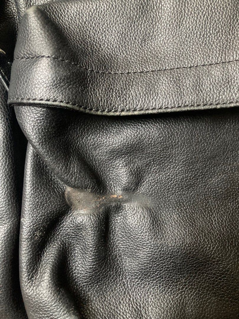 Coach men’s leather Backpack (Category: Backpacks) located in Makati City. Submitted by anikanikatbph (Listing ID 1440267136, Image 2). Description: .